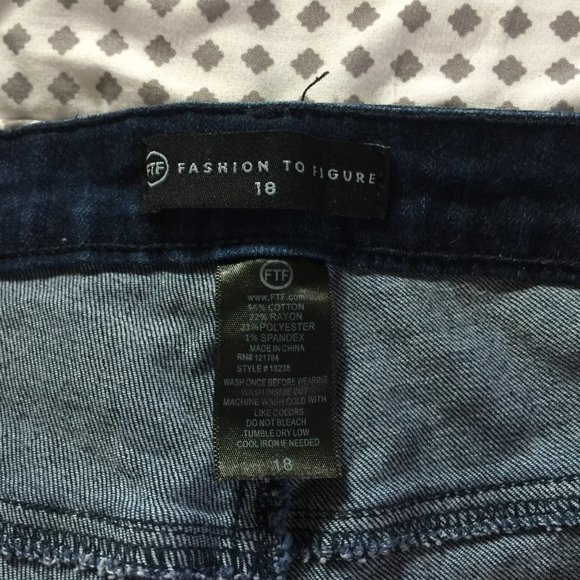 Women's Full Figure Jeans - Picture 6 of 7